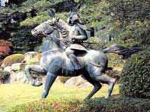 熊谷直実の騎馬像の写真画像／須磨寺